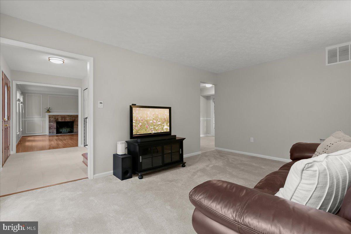 2053 Kings House Road Silver Spring, MD 20905 - Photo 14 of 33 Family Room