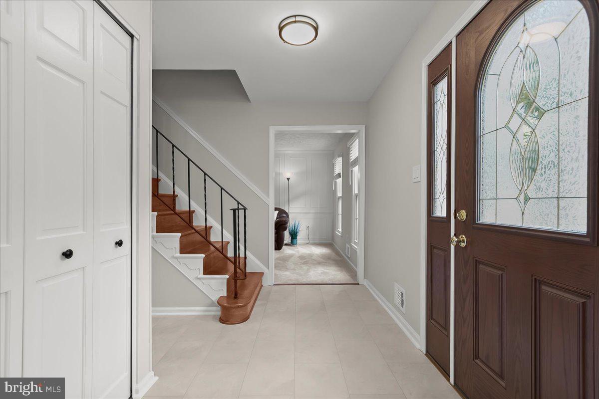 2053 Kings House Road Silver Spring, MD 20905 - Photo 3 of 33 Foyer