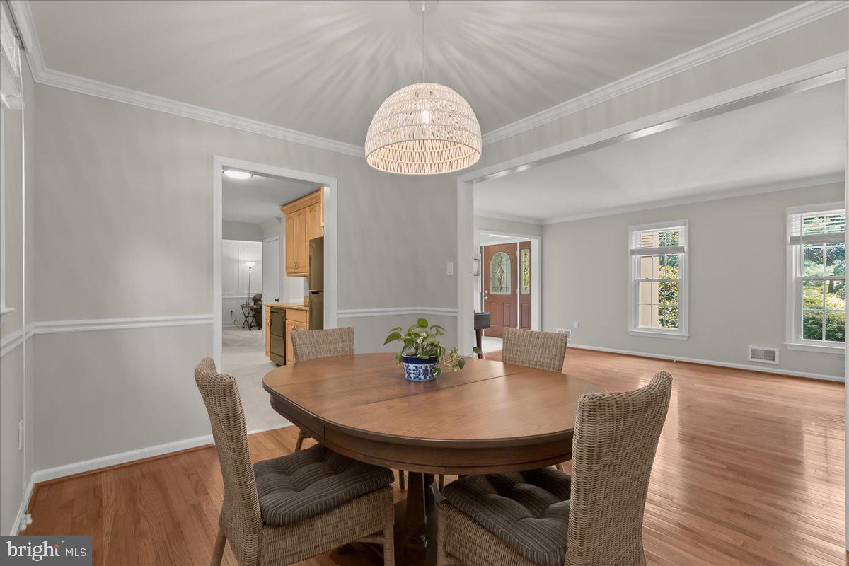 2053 Kings House Road Silver Spring, MD 20905 - Photo 7 of 33 Dining Room