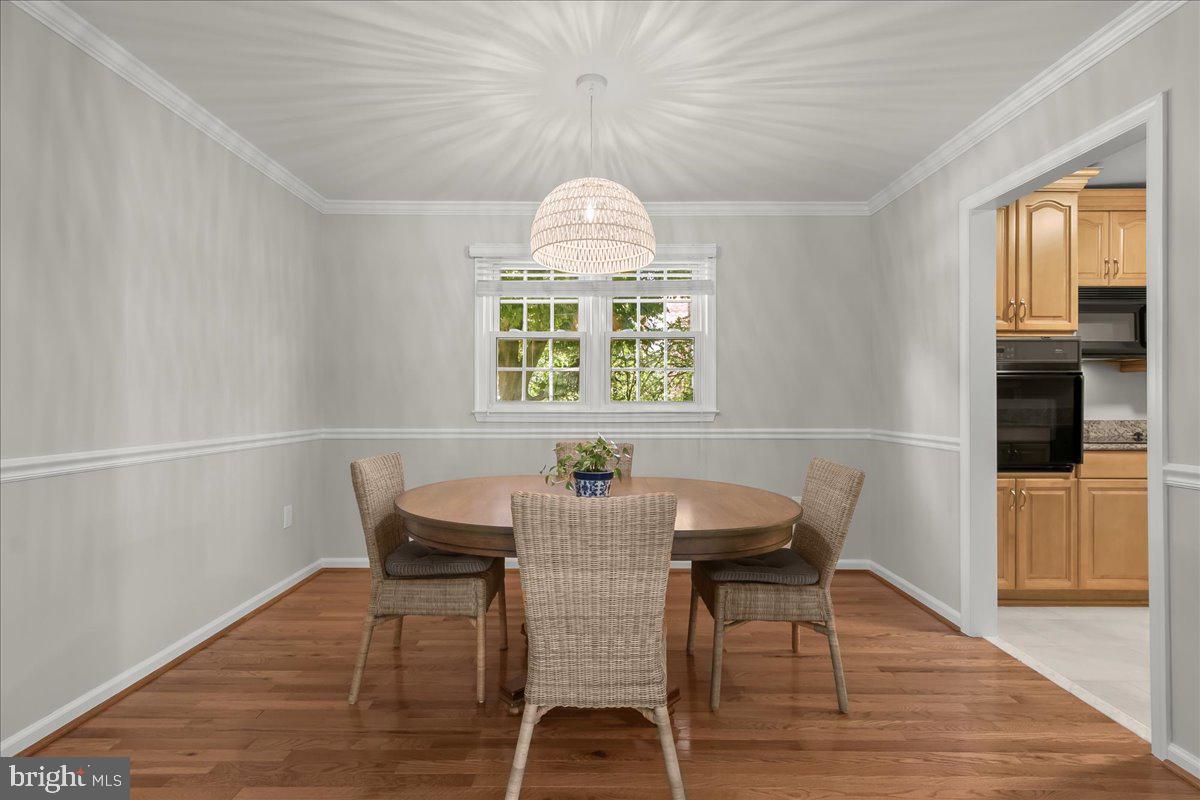 2053 Kings House Road Silver Spring, MD 20905 - Photo 8 of 33 Dining Room