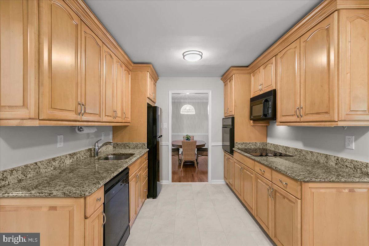 2053 Kings House Road Silver Spring, MD 20905 - Photo 10 of 33 Kitchen