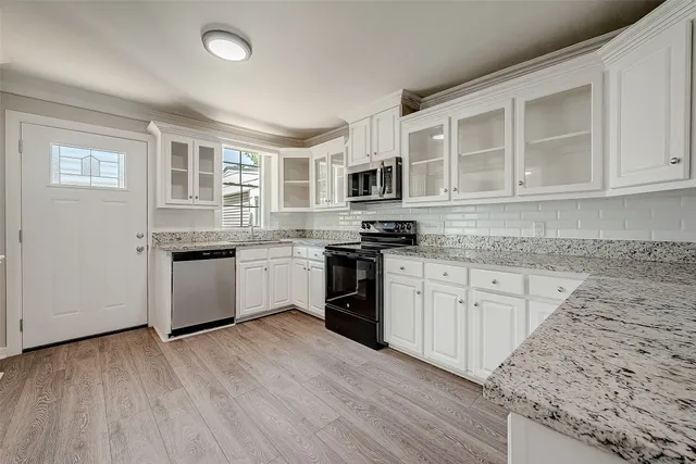 $1,950 | 5831 Annunciation Street, Houston, TX 77016