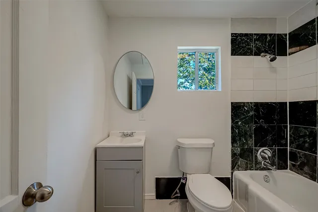 $1,950 | 5831 Annunciation Street, Houston, TX 77016