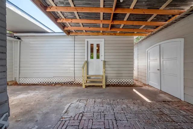 $1,950 | 5831 Annunciation Street, Houston, TX 77016