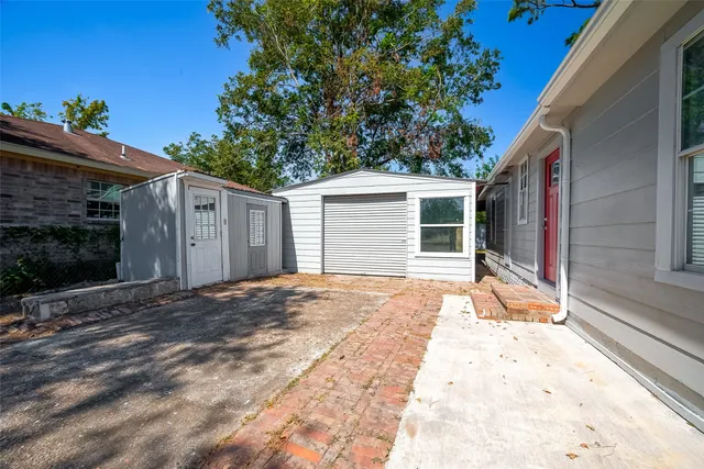 $1,950 | 5831 Annunciation Street, Houston, TX 77016