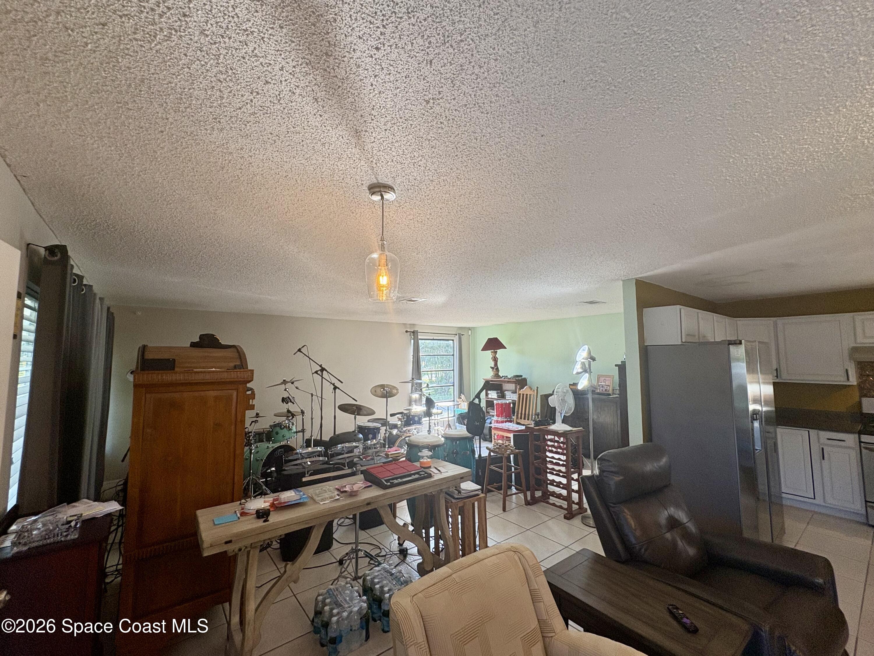 110 Lagoon Avenue Melbourne, FL 32901 - Photo 11 of 16 Living Room
