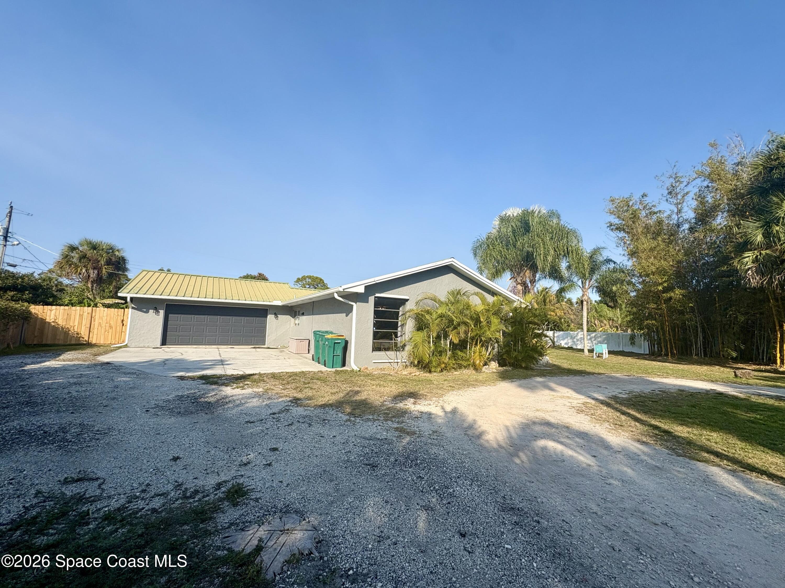110 Lagoon Avenue Melbourne, FL 32901 - Photo 2 of 16 Driveway