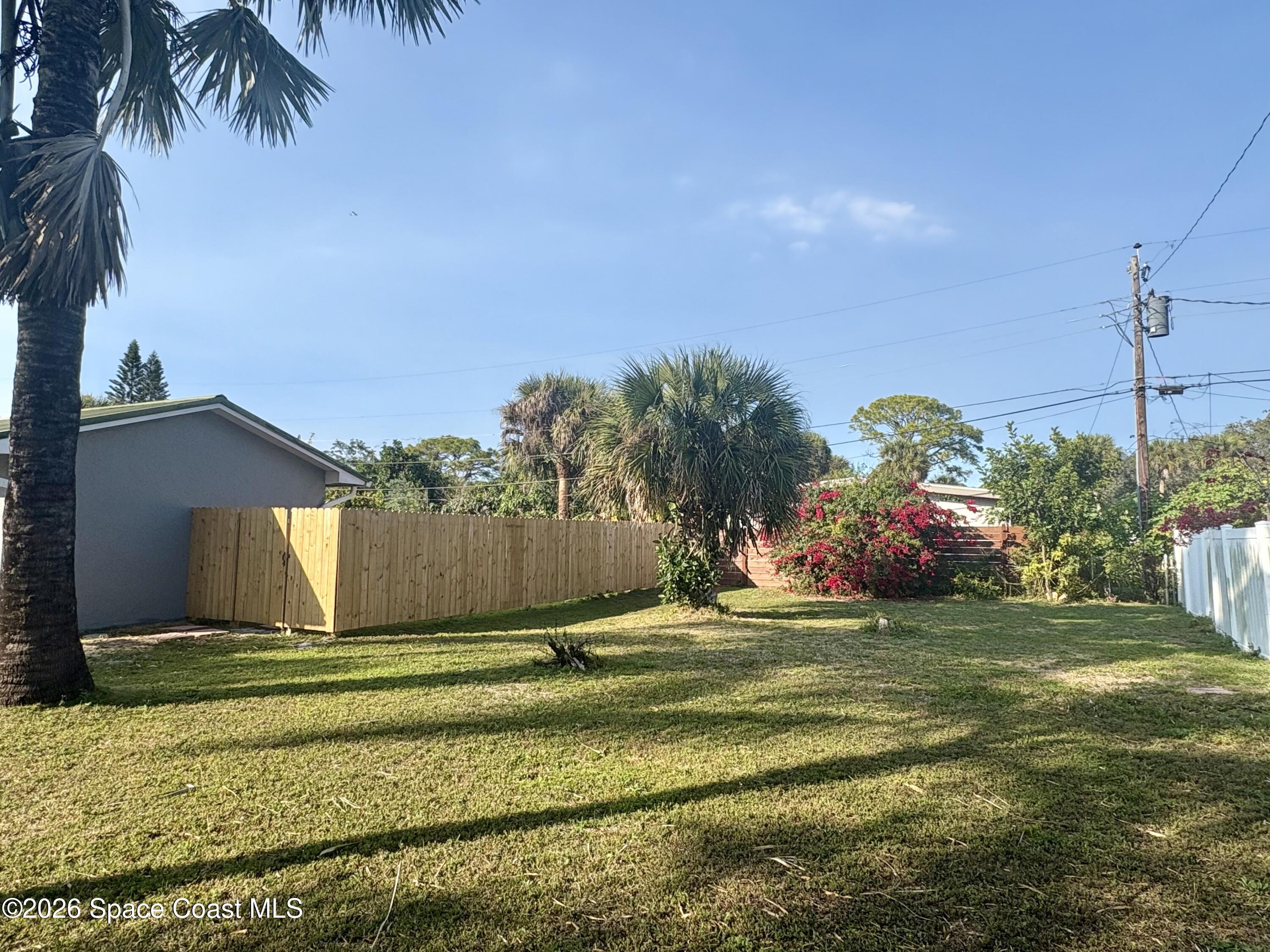 110 Lagoon Avenue Melbourne, FL 32901 - Photo 5 of 16 Side Yard