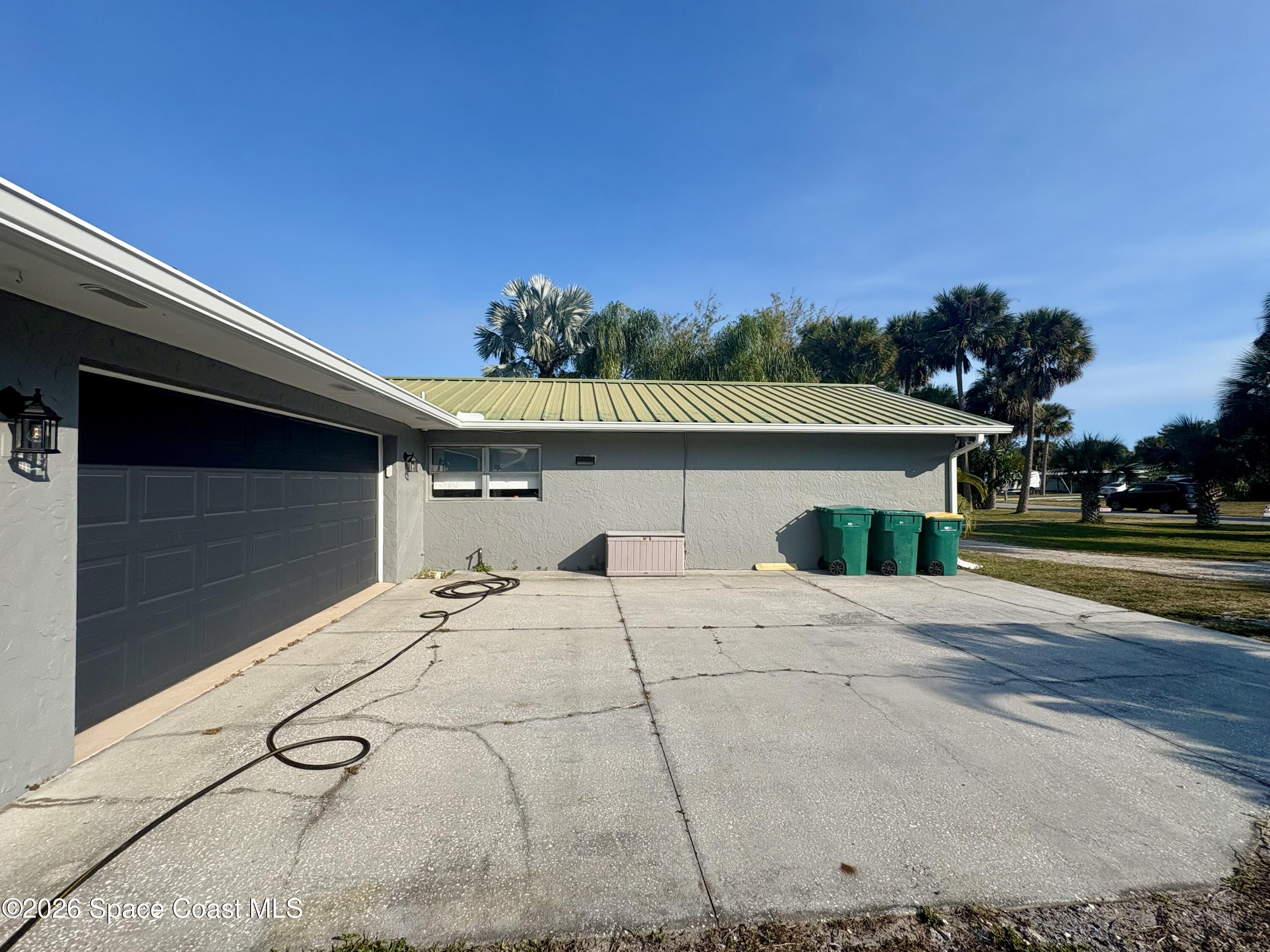 110 Lagoon Avenue Melbourne, FL 32901 - Photo 9 of 16 Garage