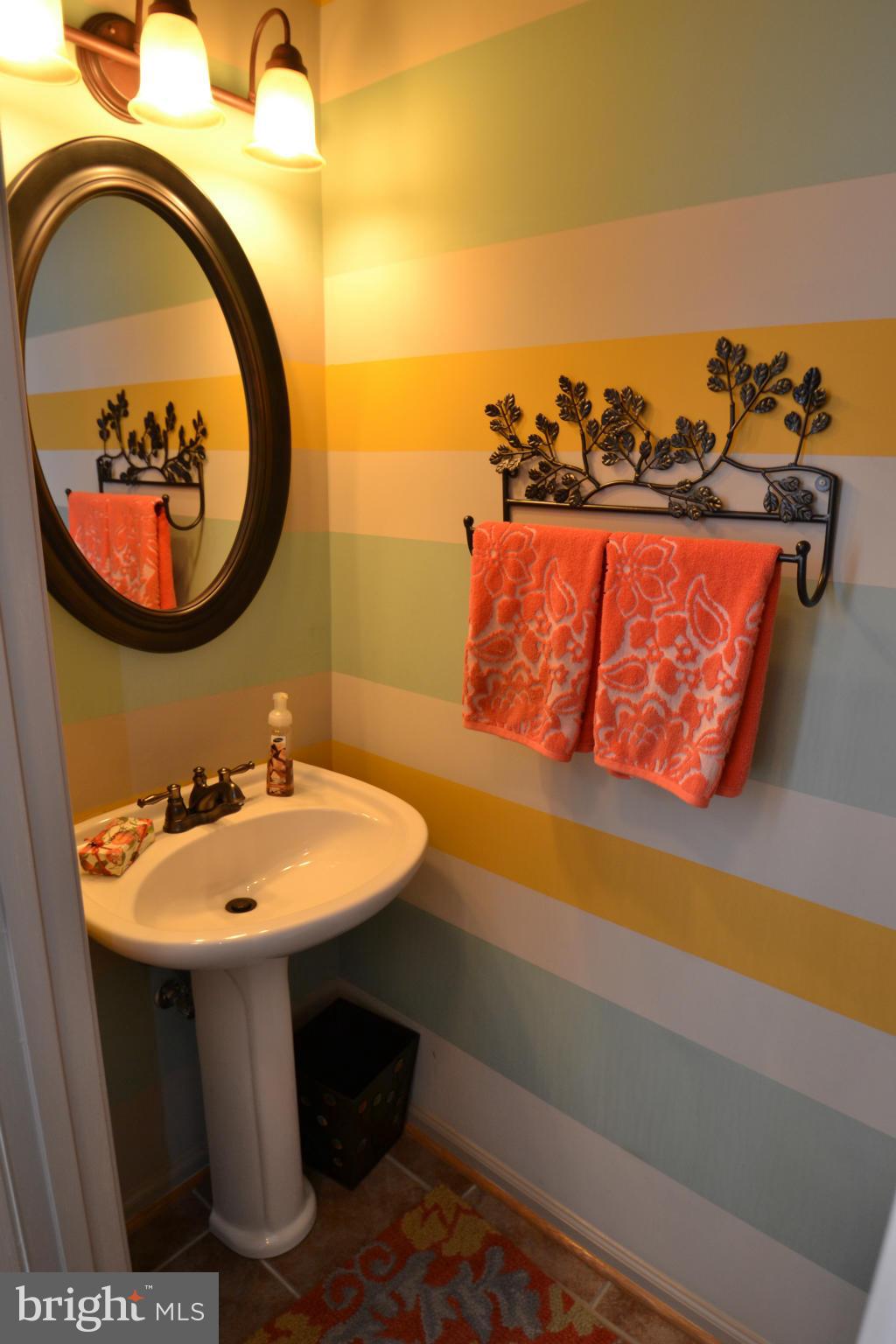 9003 Bealls Farm Road Frederick, MD 21704 - Photo 11 of 30 Main Level Powder Room