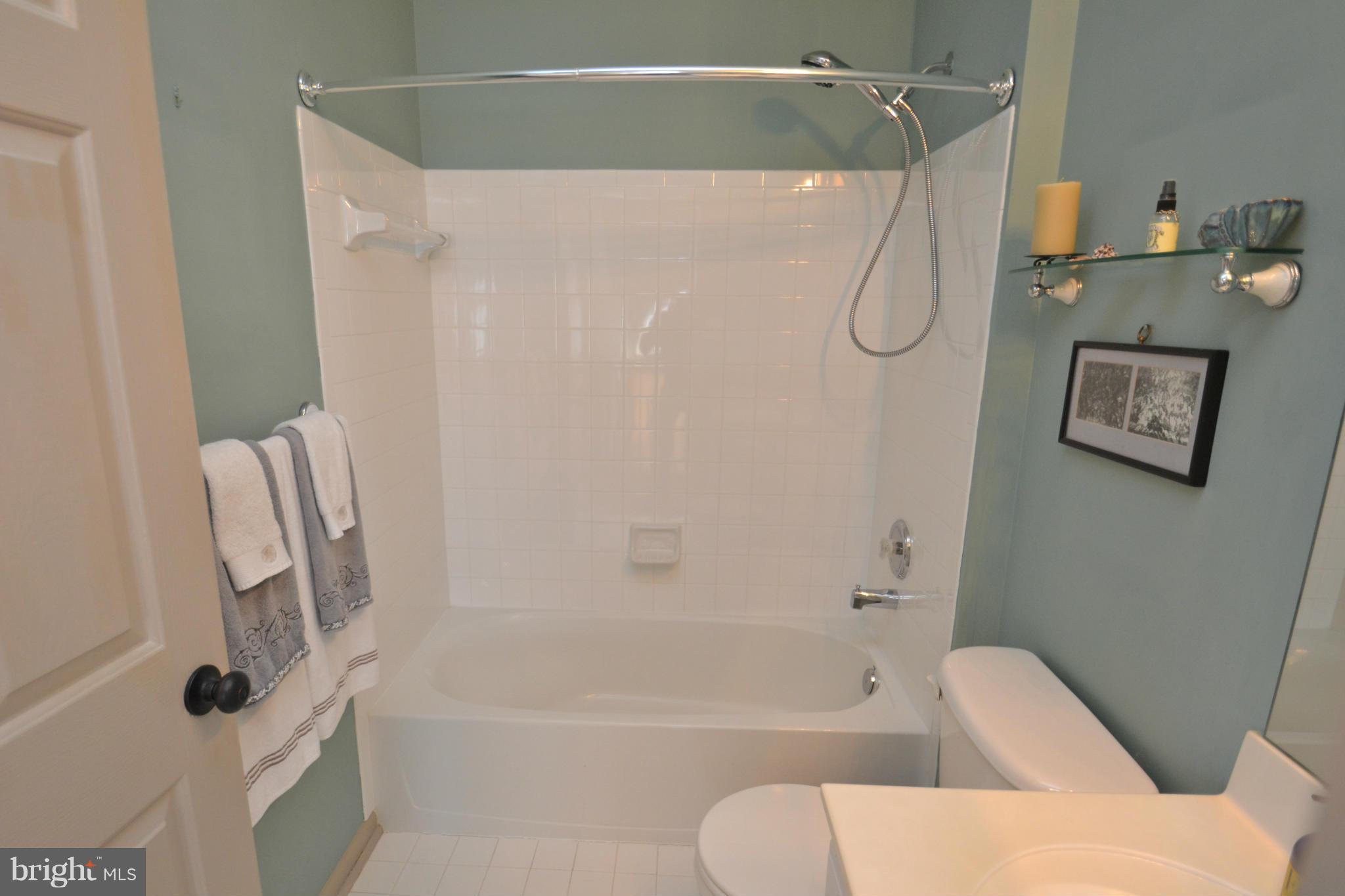 9003 Bealls Farm Road Frederick, MD 21704 - Photo 23 of 30 Upper Level Hall Bath