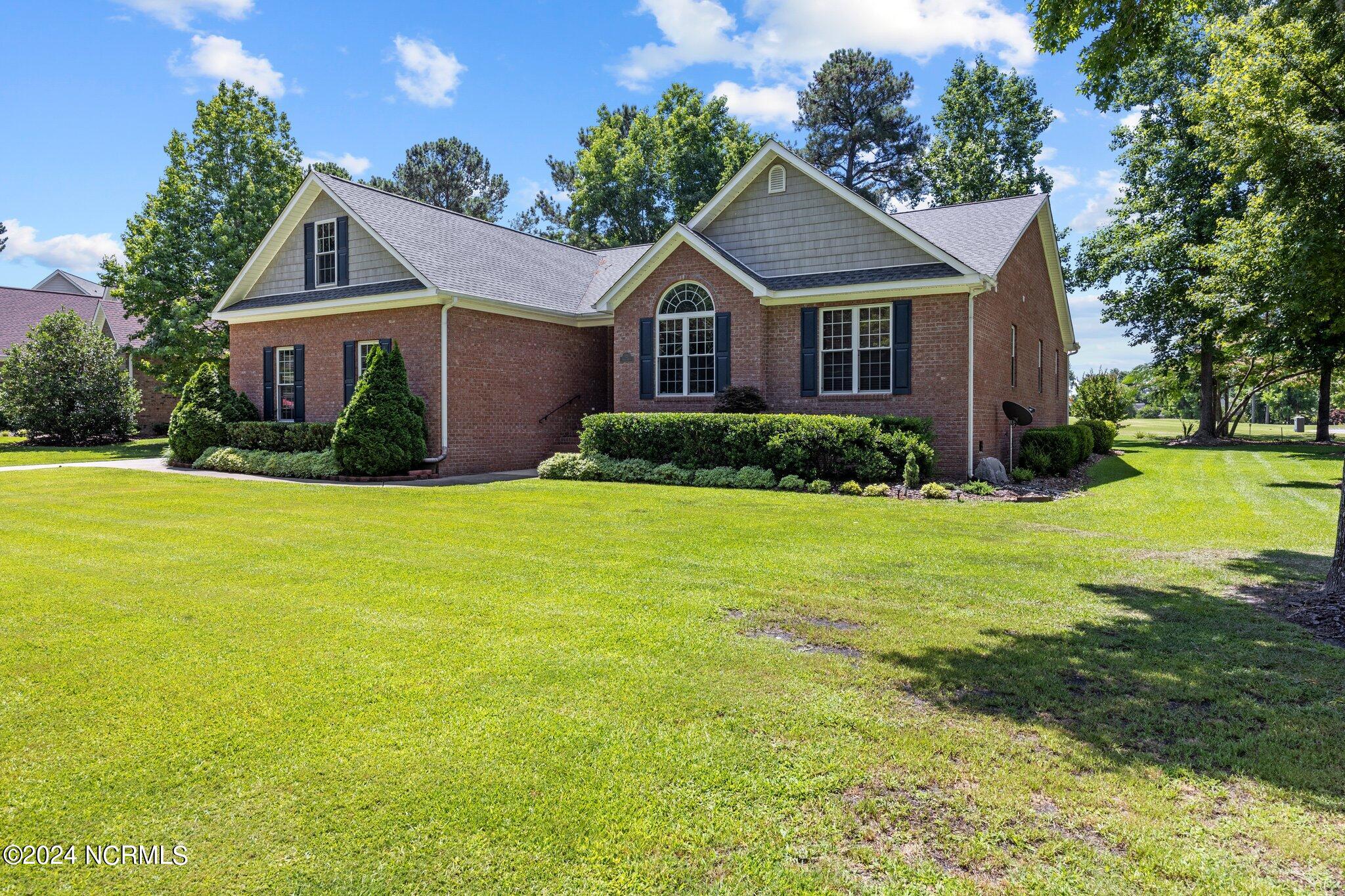 121 Emmen Road New Bern, NC 28562 - Photo 2 of 62 2-web-or-mls-470A0852