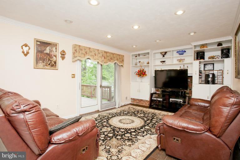 306 Summit Hall Road Gaithersburg, MD 20877 - Photo 19 of 29 Family Room