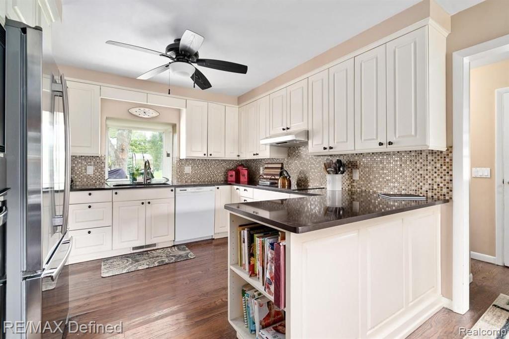 498 Willow Tree Lane Rochester Hills, MI 48306 - Photo 18 of 39