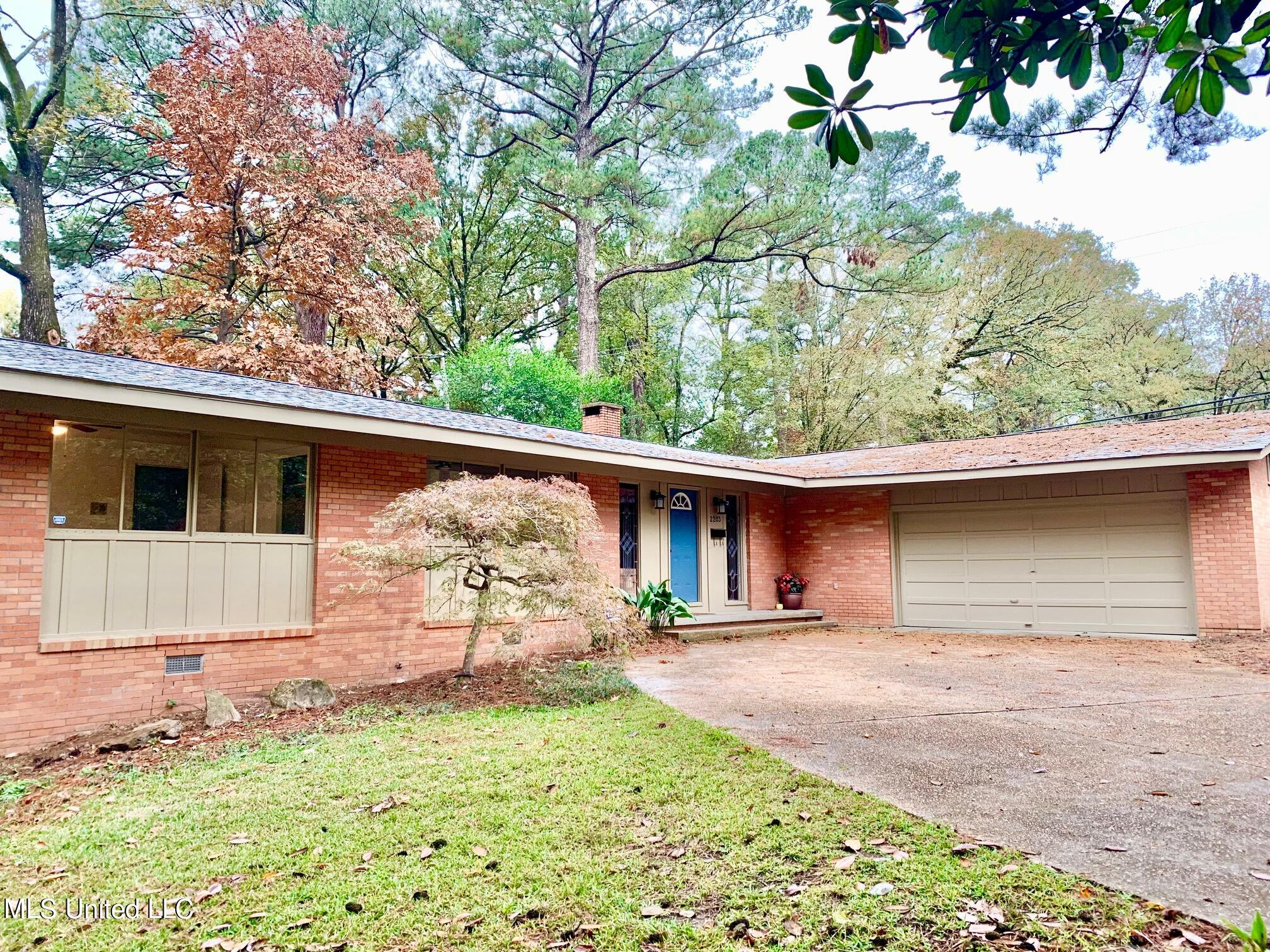 2203 Southwood Road Jackson, MS 39211 - Photo 1 of 18 IMG_2325