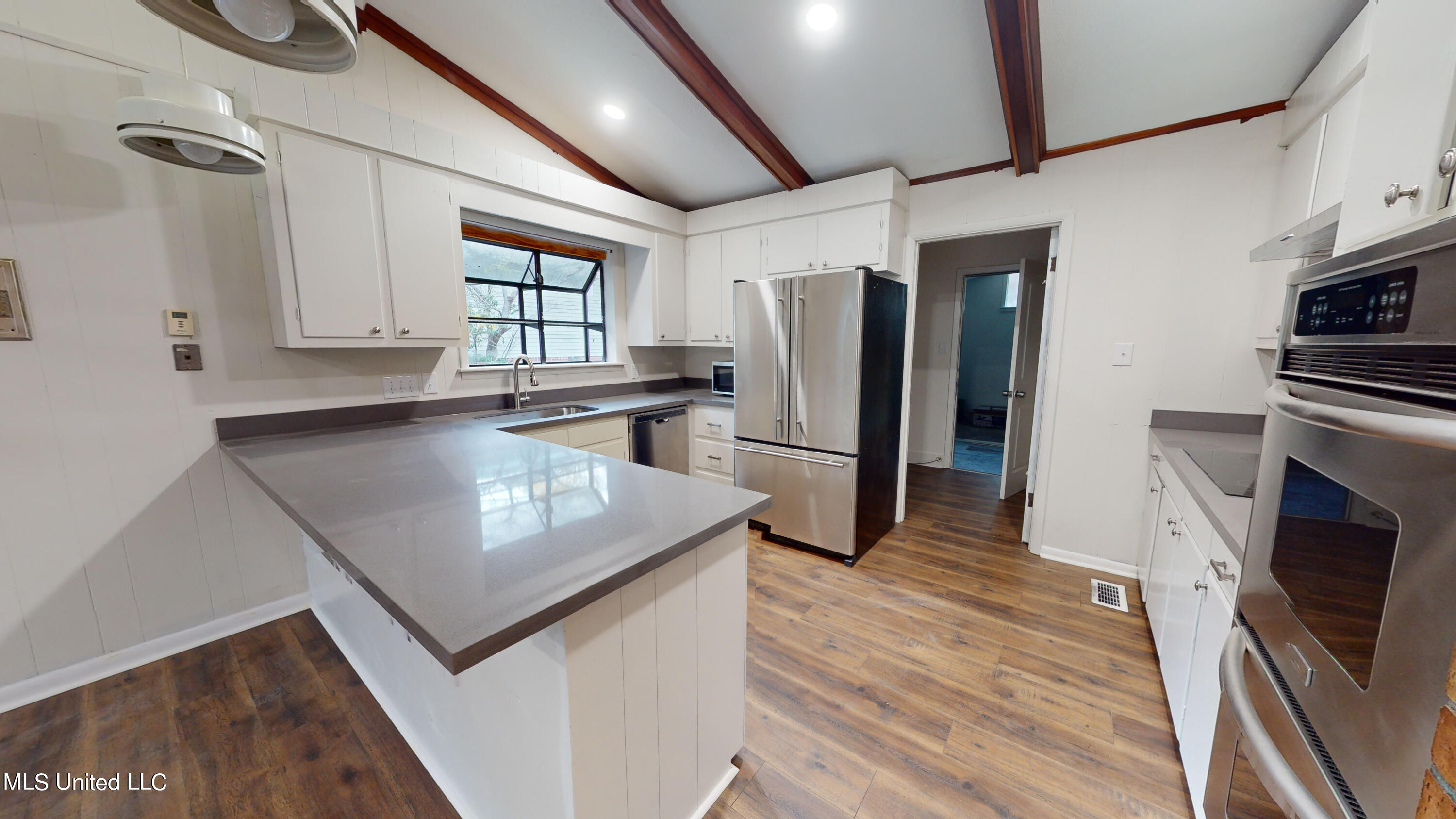 2203 Southwood Road Jackson, MS 39211 - Photo 8 of 18 2203-Southwood-11272023_191025