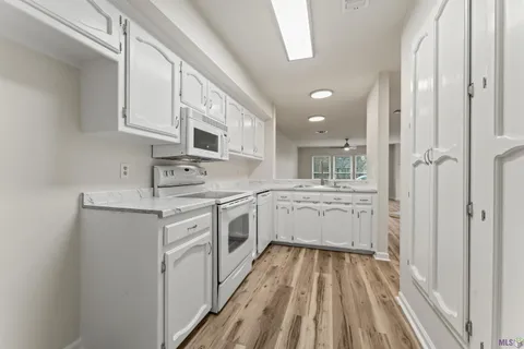 $195,000 | 5203 Sleepy Hollow Drive, Unit 5203, Baton Rouge, LA 70817