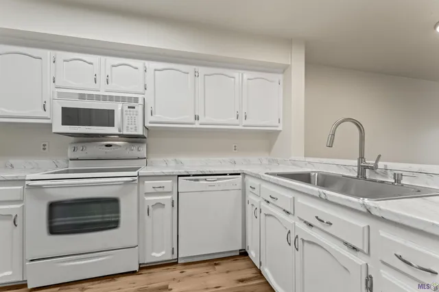 $195,000 | 5203 Sleepy Hollow Drive, Unit 5203, Baton Rouge, LA 70817