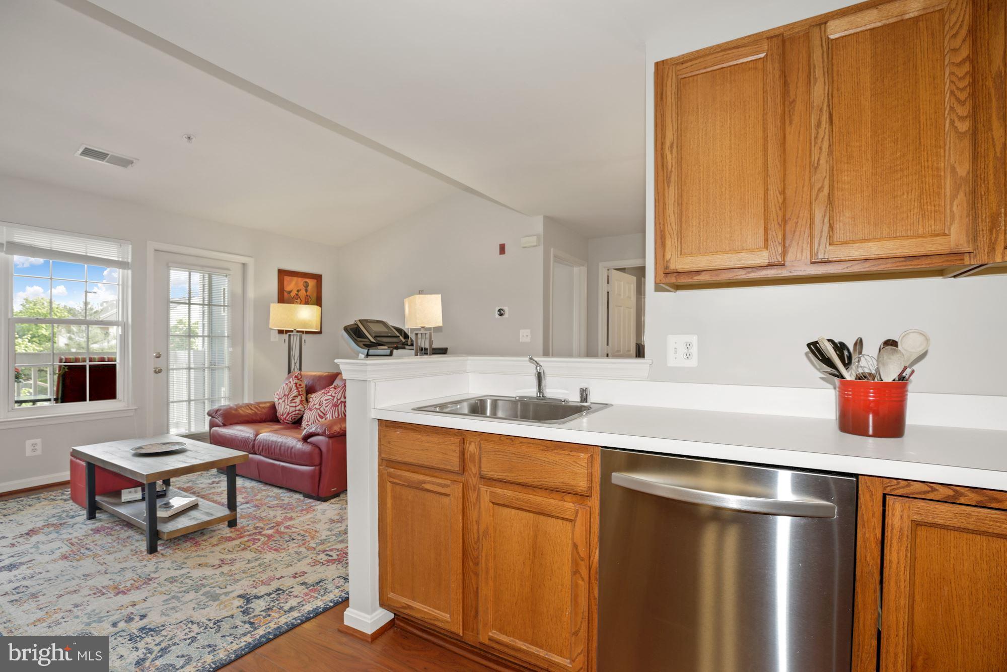 521 Constellation Square Southeast, Unit J Leesburg, VA 20175 - Photo 13 of 40