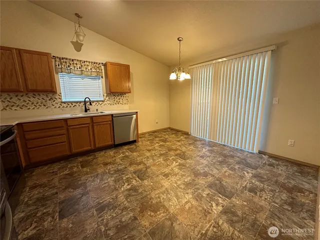 $2,200 | 231 East Shetland Road, Shelton, WA 98584