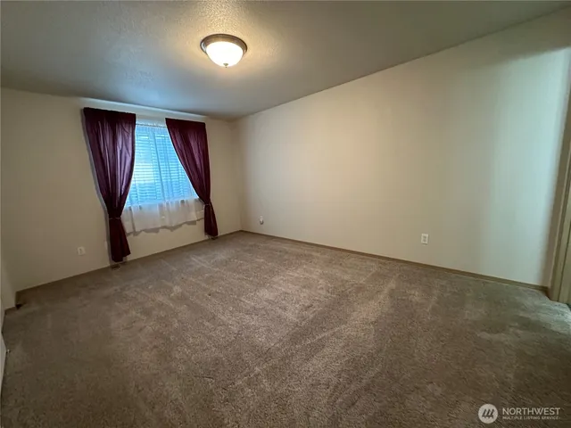 $2,200 | 231 East Shetland Road, Shelton, WA 98584