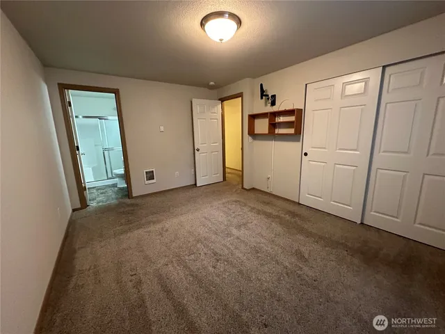 a view of a livingroom with an empty space