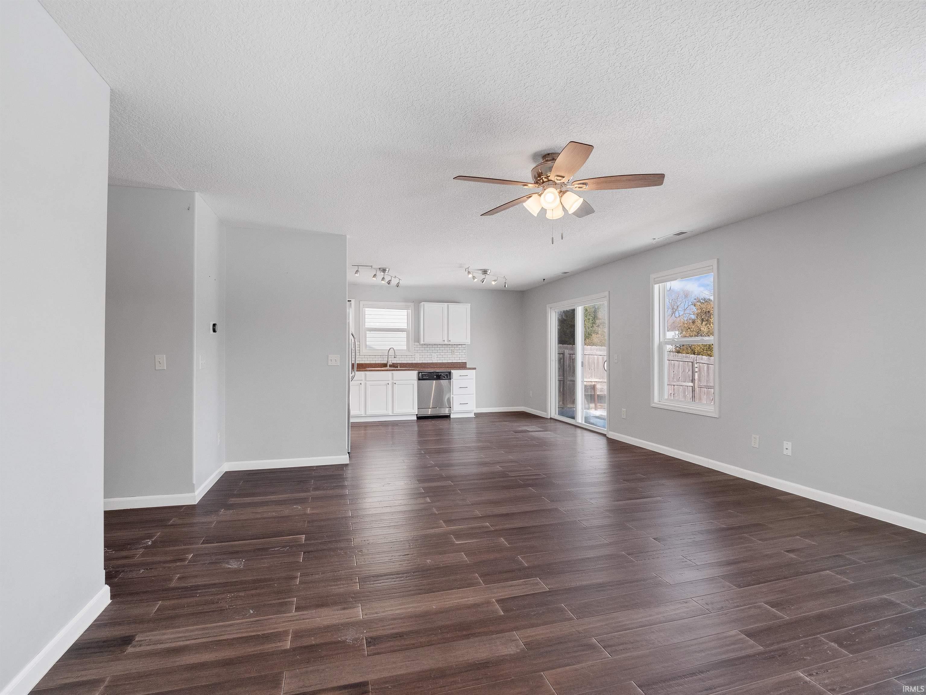 12326 Hummingbird Cove Fort Wayne, IN 46845 - Photo 11 of 25