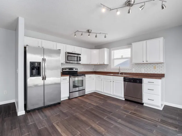 $255,000 | 12326 Hummingbird Cove, Fort Wayne, IN 46845