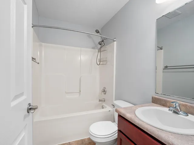 $255,000 | 12326 Hummingbird Cove, Fort Wayne, IN 46845