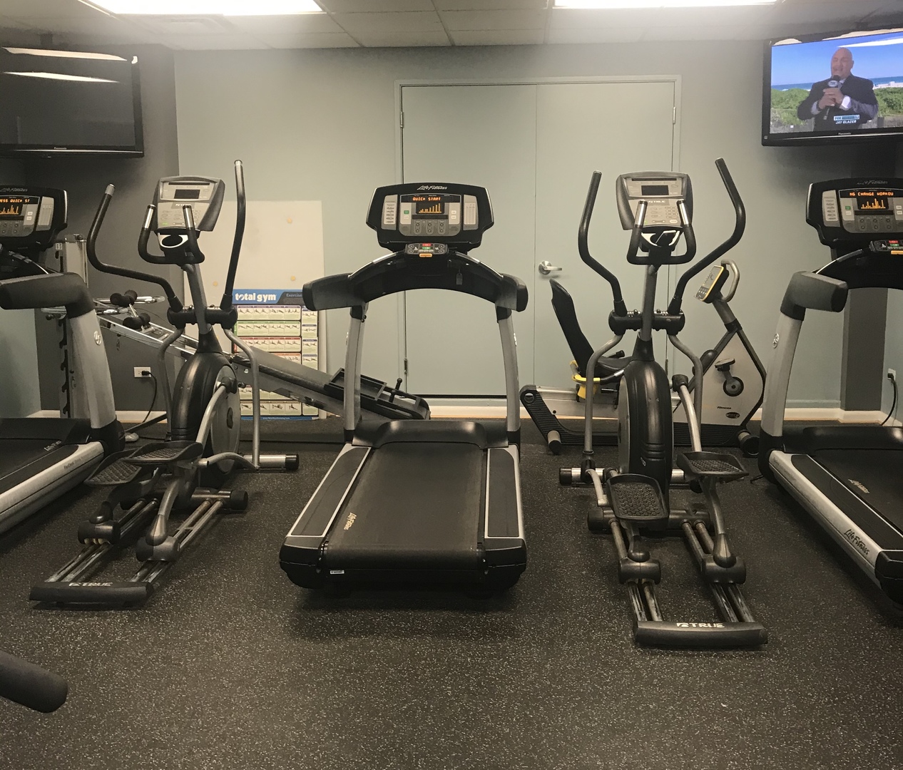 1200 West Monroe Street, Unit 618 Chicago, IL 60607 - Photo 10 of 10 a room with gym equipment