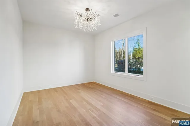 a view of empty room with window