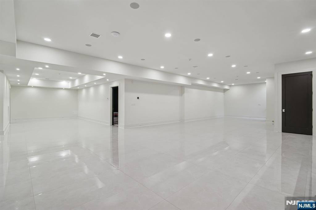 50 Roberts Road Englewood Cliffs, NJ 07632 - Photo 47 of 50