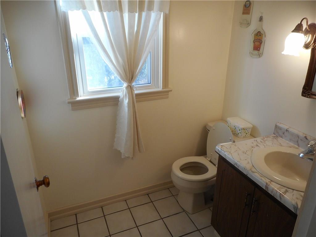350 Woodside Road Forest Hills, PA 15221 - Photo 10 of 18 HALF BATH OF MASTER
