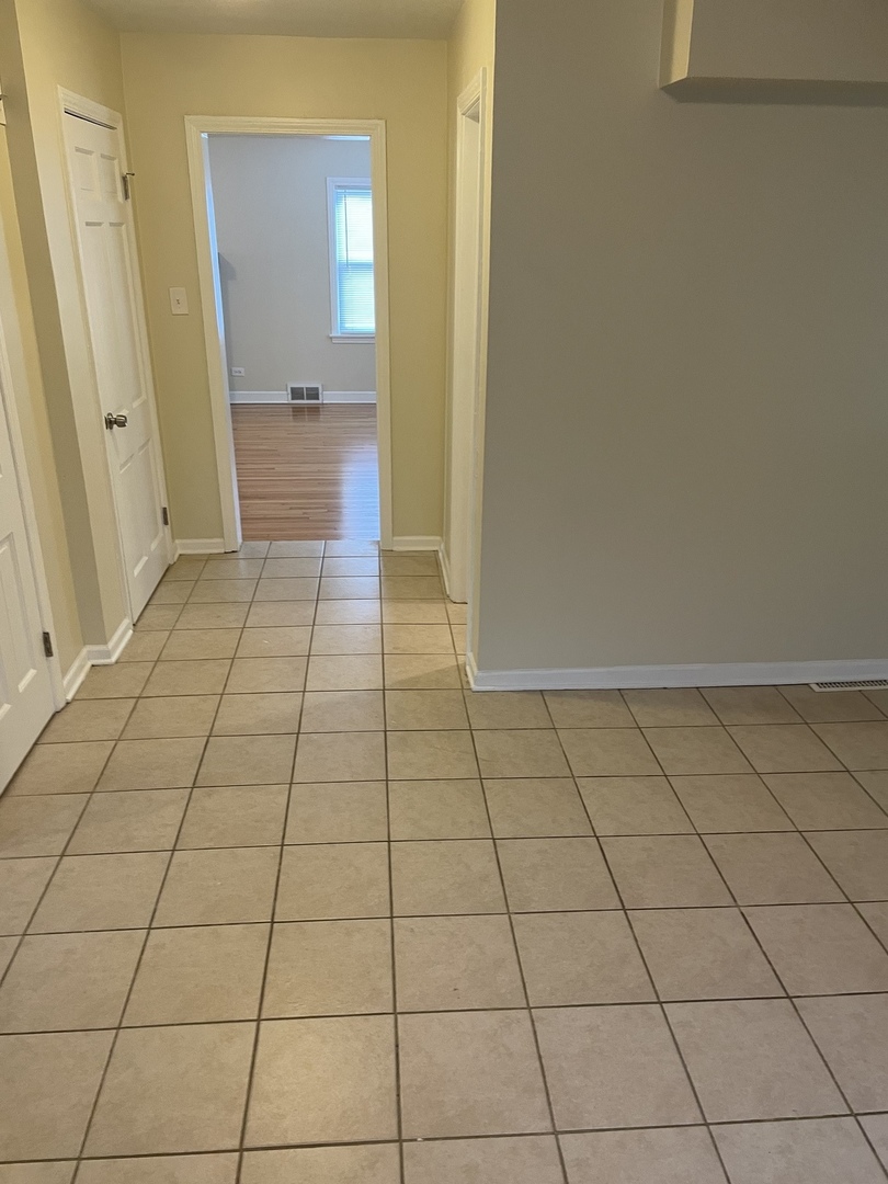 2305 Hawthorne Road Homewood, IL 60430 - Photo 7 of 29