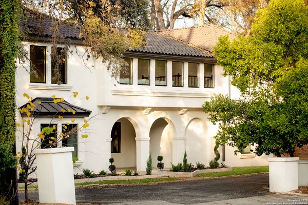 $6,500 | 417 East Hildebrand Avenue, San Antonio, TX 78212