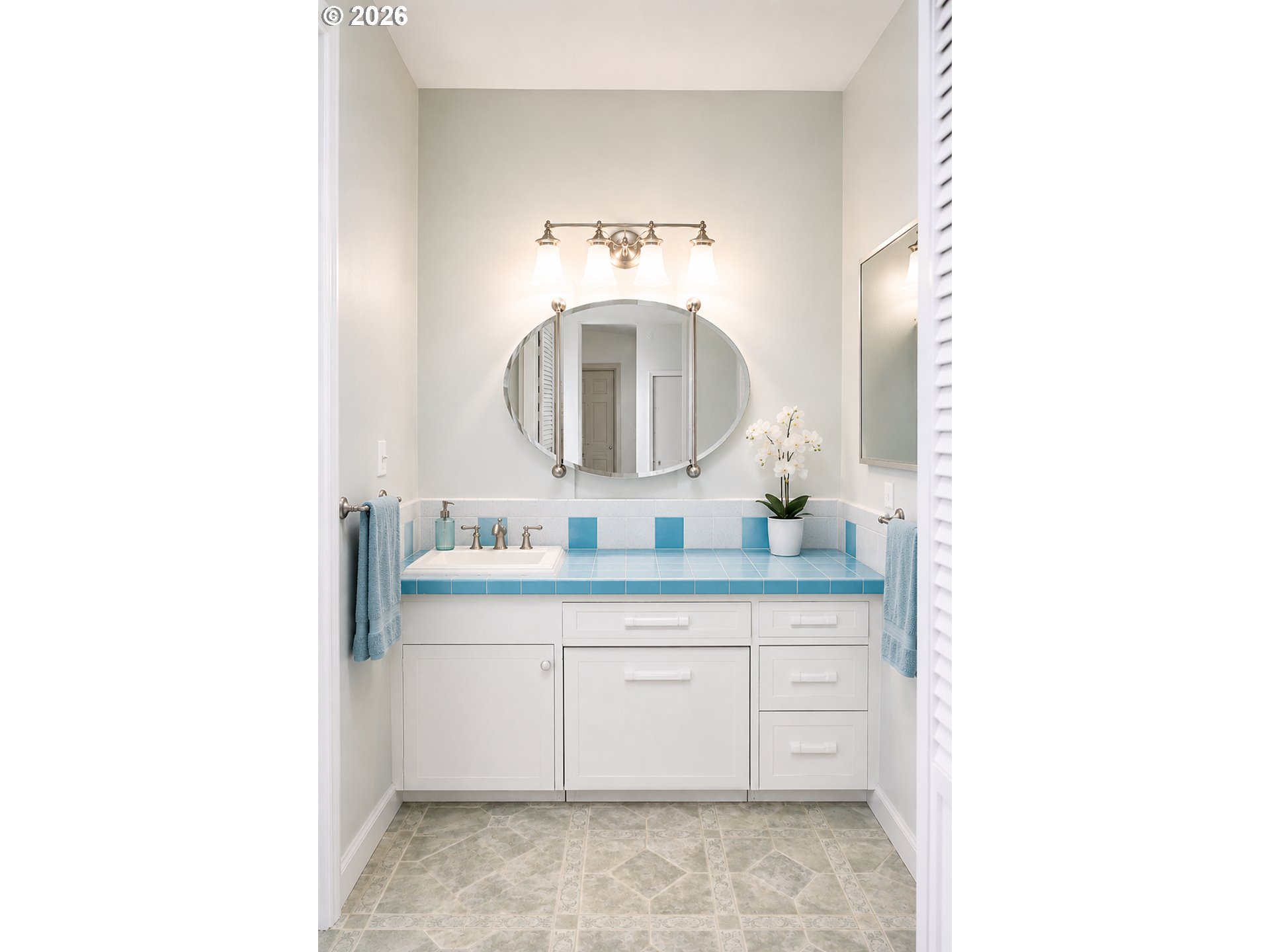 27777 Snyder Road Junction City, OR 97448 - Photo 16 of 45 Attached Bathroom #1