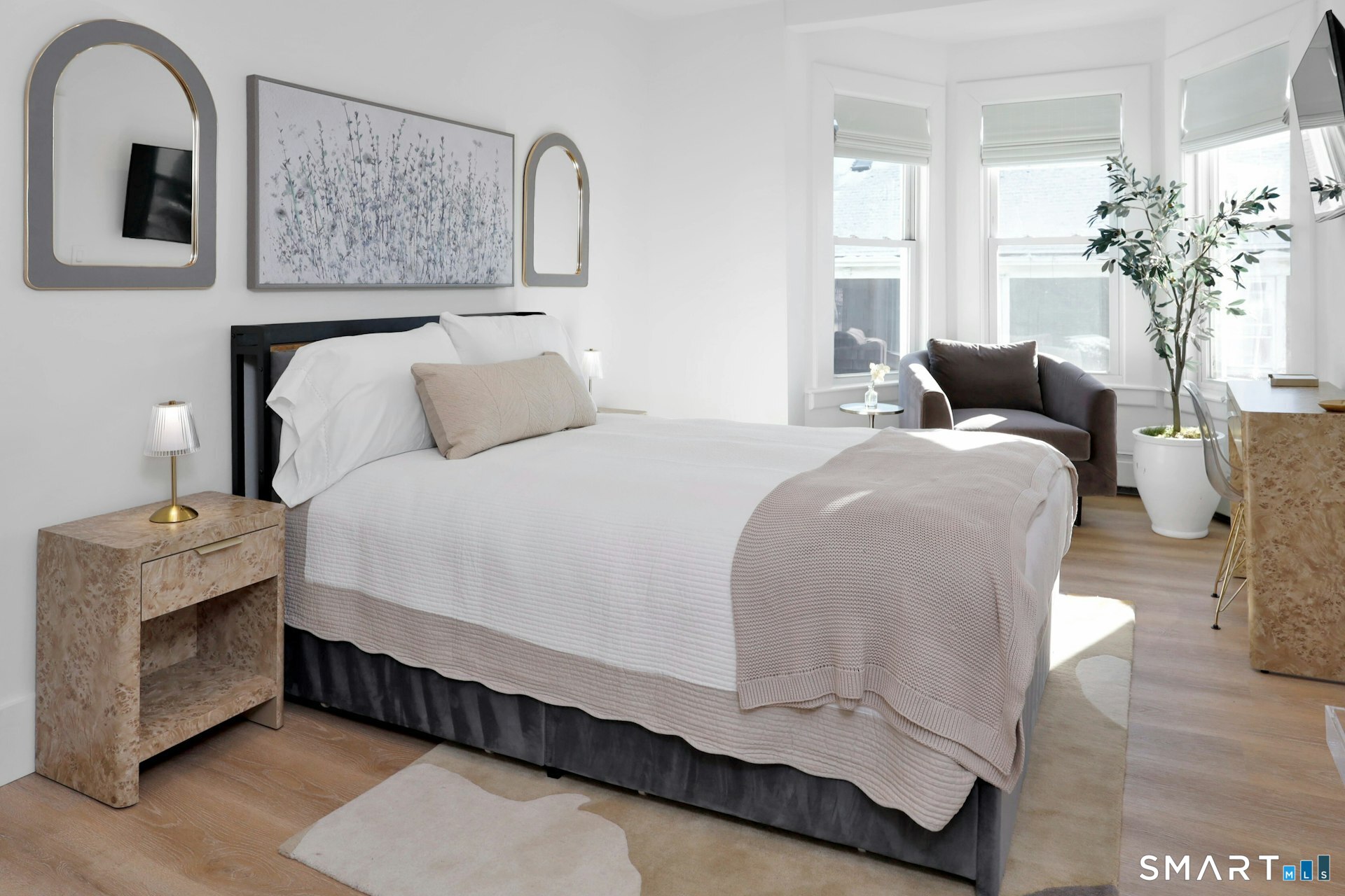 225 Washington Boulevard Stamford, CT 06902 - Photo 19 of 35 a bedroom with bed and window