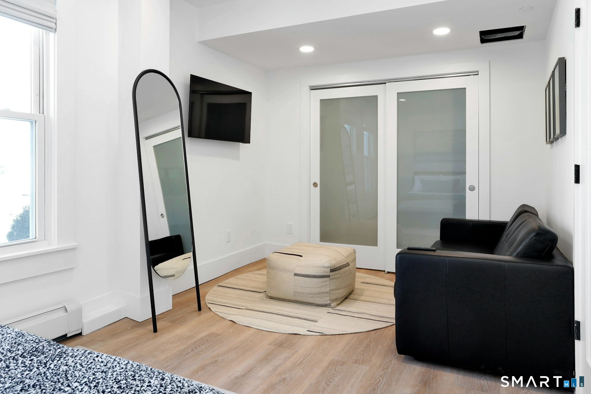 225 Washington Boulevard Stamford, CT 06902 - Photo 22 of 35 a living room with furniture and a window