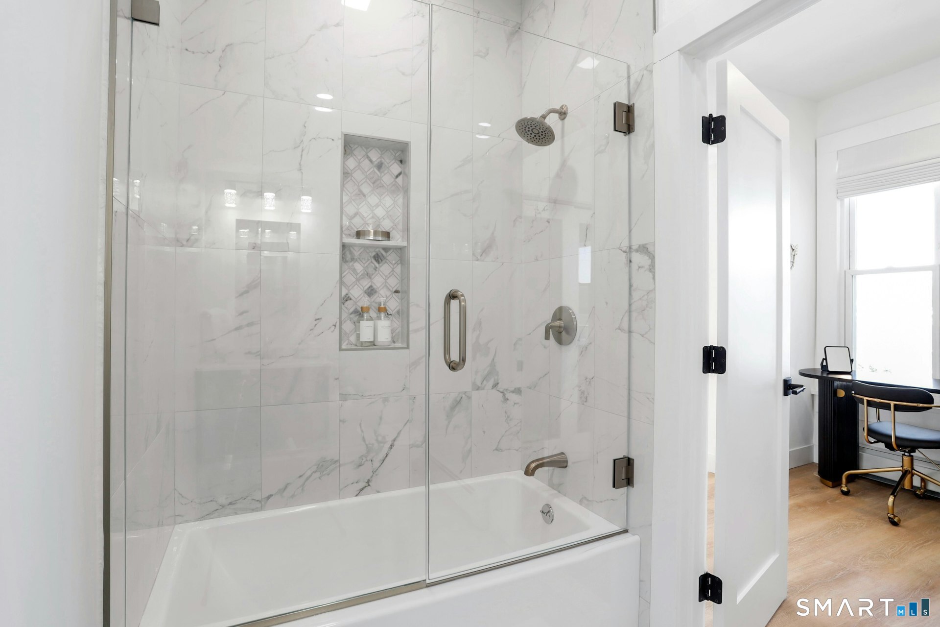 225 Washington Boulevard Stamford, CT 06902 - Photo 7 of 35 a bathroom with a bathtub and a shower