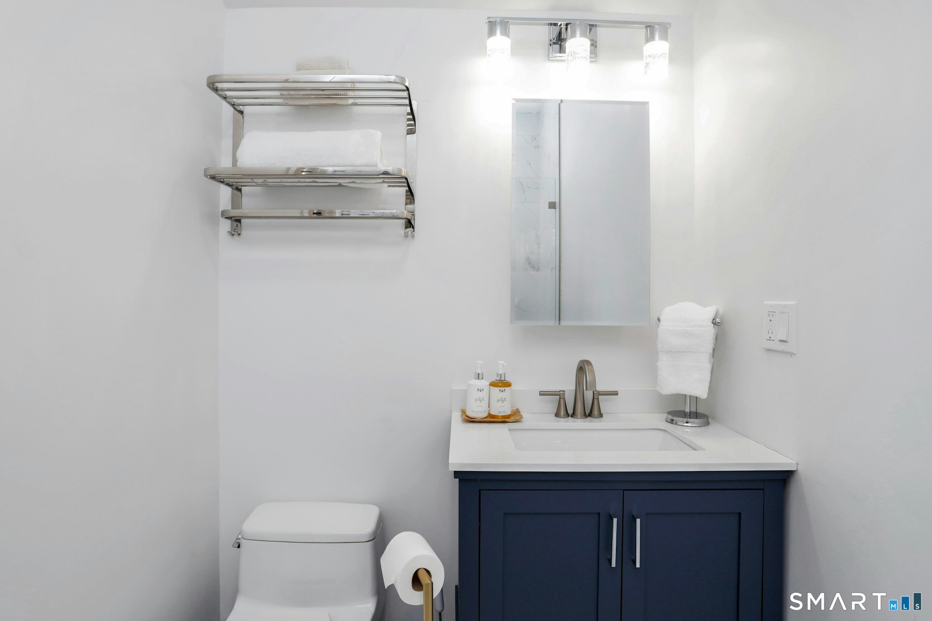 225 Washington Boulevard Stamford, CT 06902 - Photo 8 of 35 a bathroom with a sink toilet and mirror