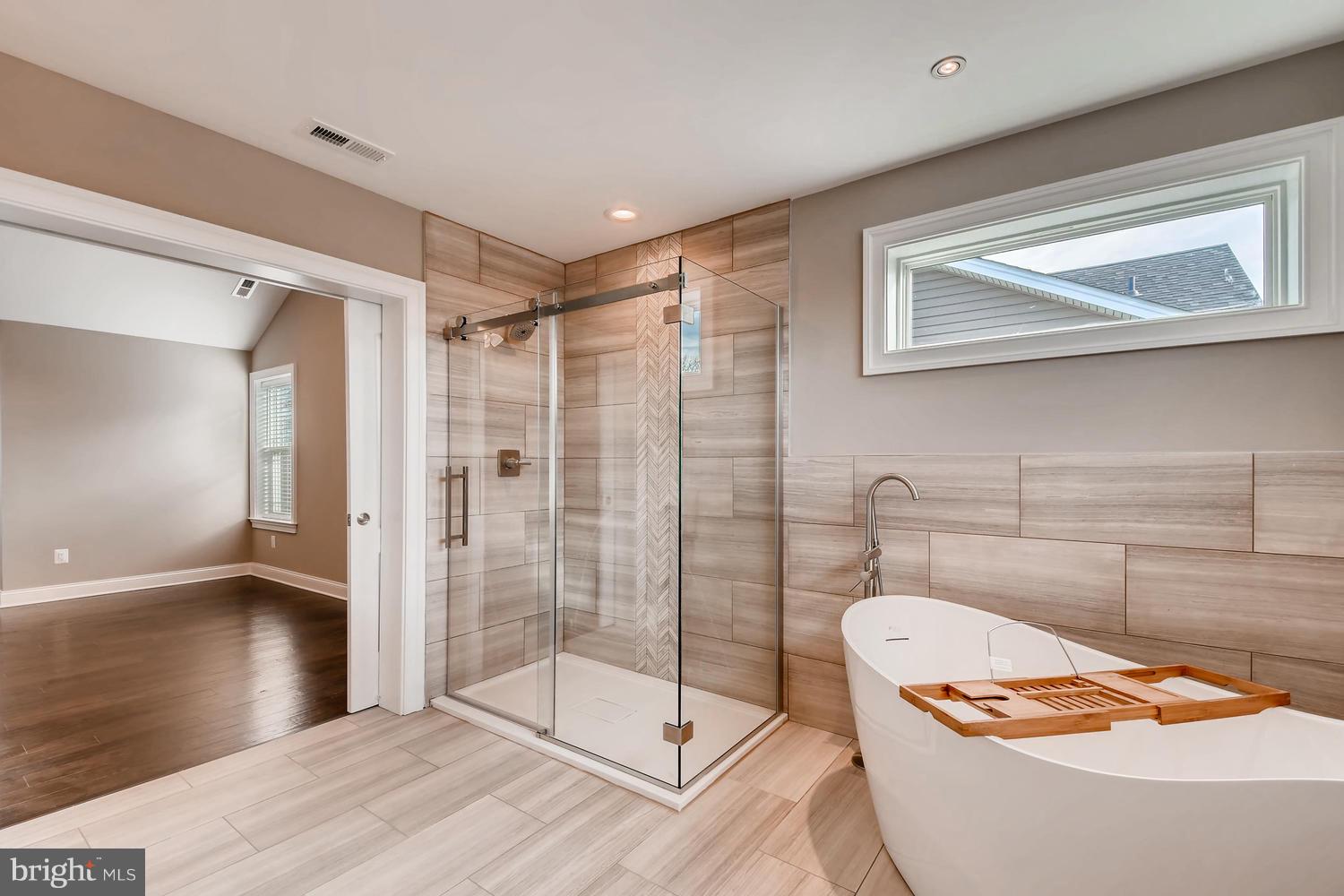 4609 Ridge Road Baltimore, MD 21236 - Photo 16 of 36 Master Bathroom with Soaking Tub