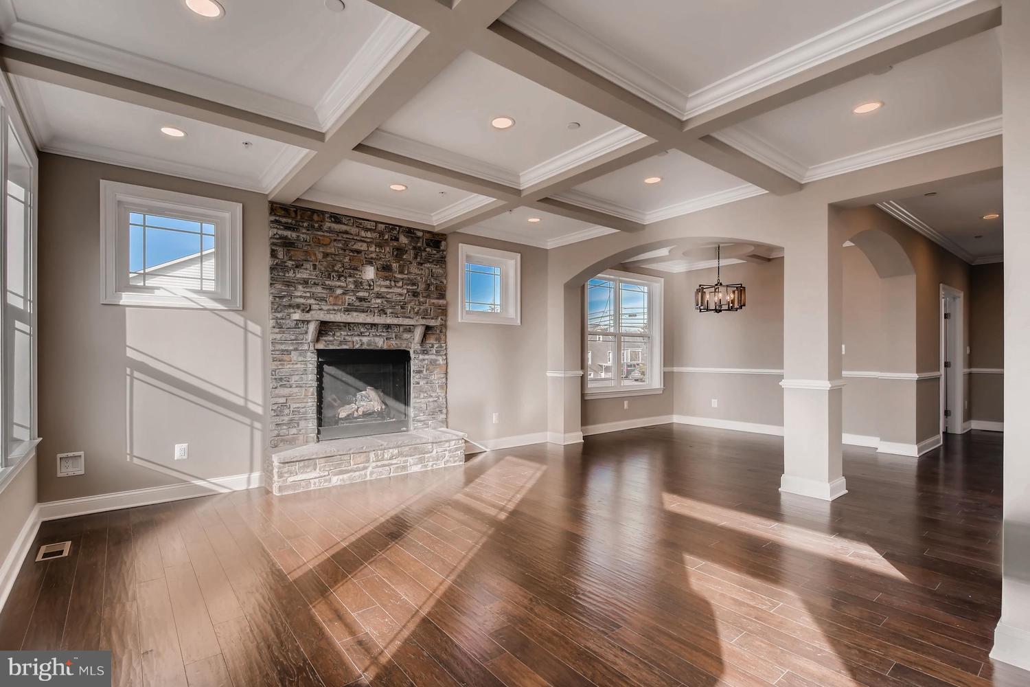 4609 Ridge Road Baltimore, MD 21236 - Photo 5 of 36 Living Room