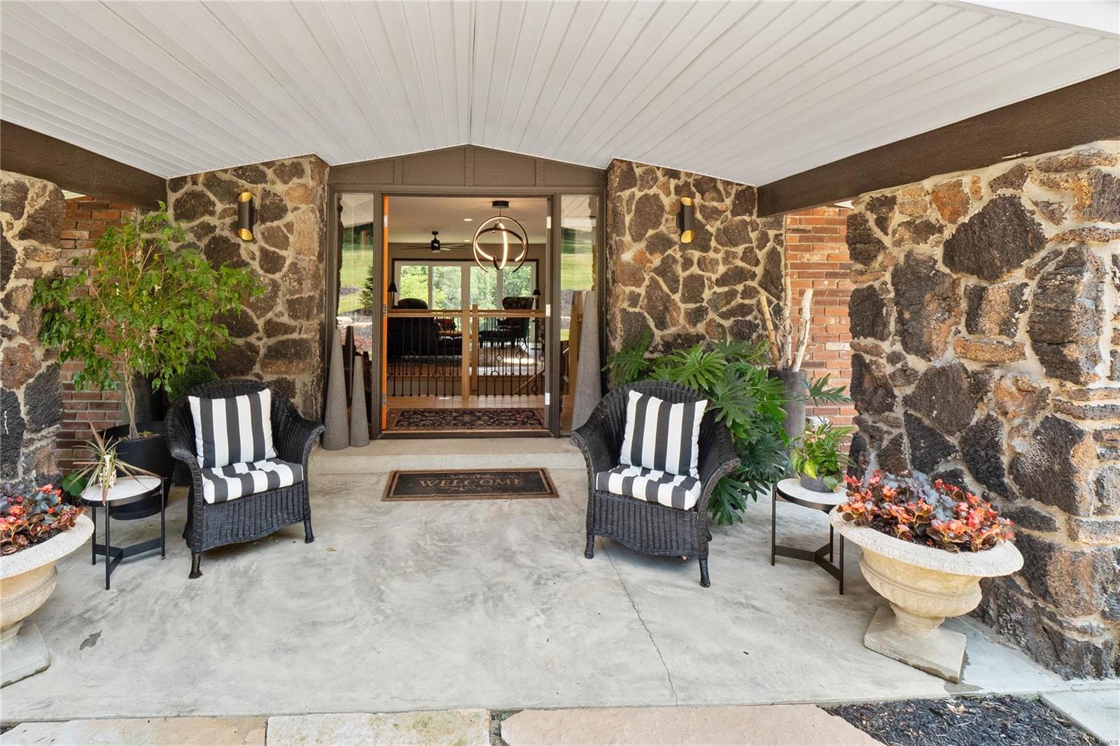 12234 Robyn Road St. Louis, MO 63127 - Photo 2 of 42 Gallery Image 2