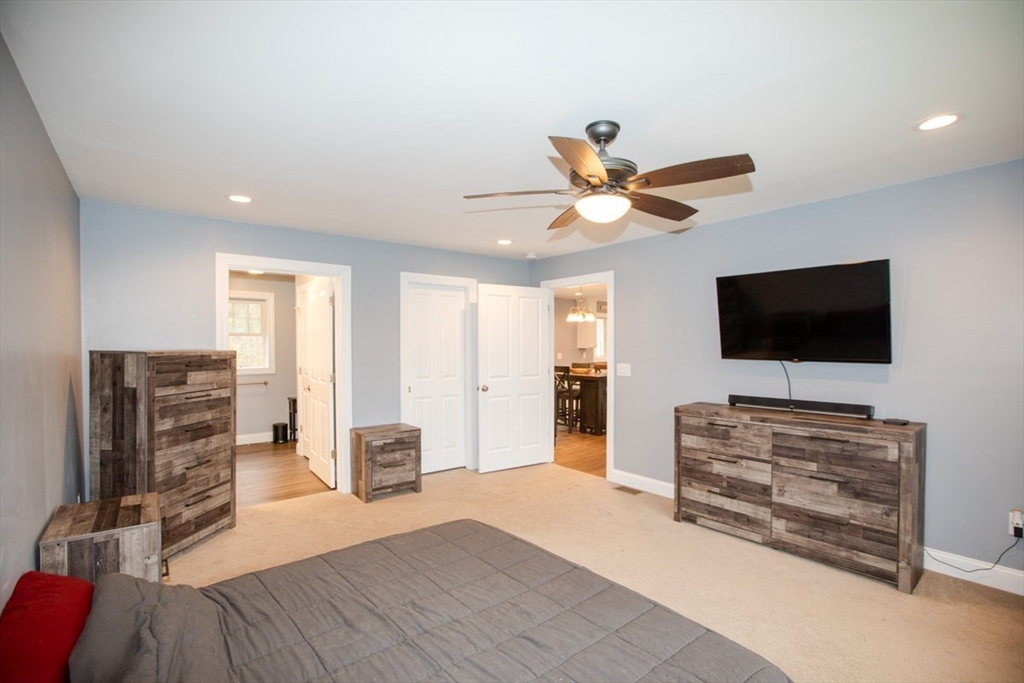 33 Rhinecliffe Road Swansea, MA 02777 - Photo 12 of 37