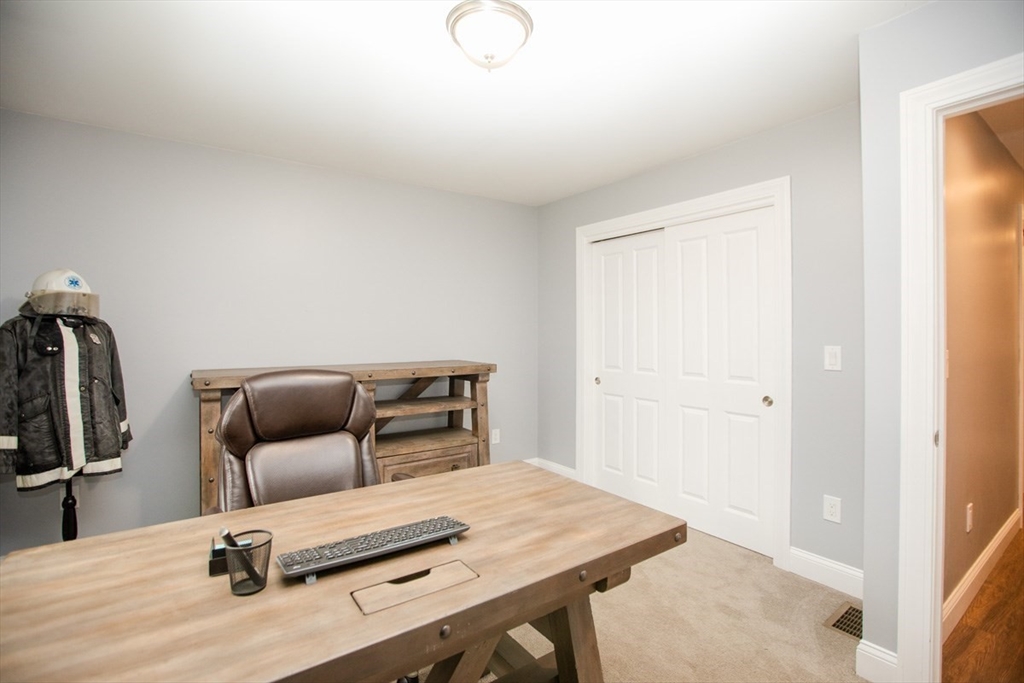 33 Rhinecliffe Road Swansea, MA 02777 - Photo 22 of 37