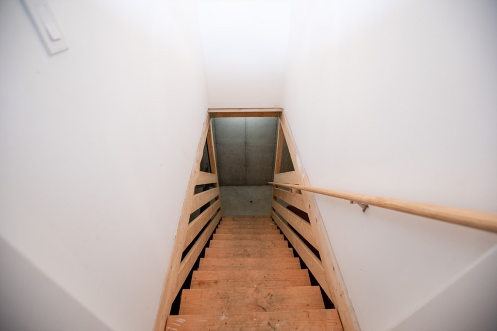 33 Rhinecliffe Road Swansea, MA 02777 - Photo 23 of 37