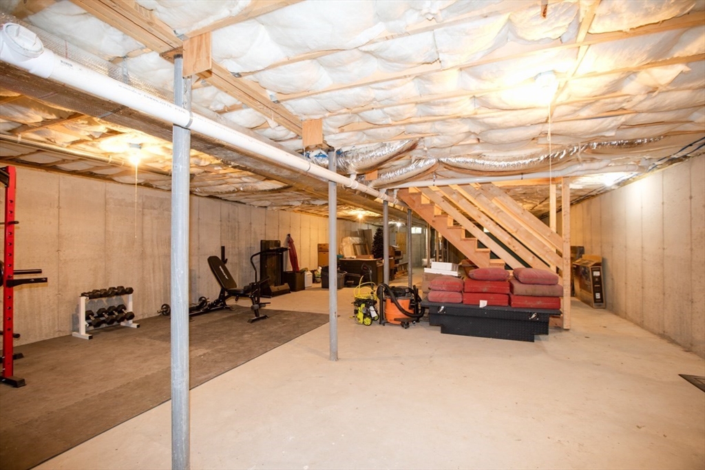 33 Rhinecliffe Road Swansea, MA 02777 - Photo 25 of 37