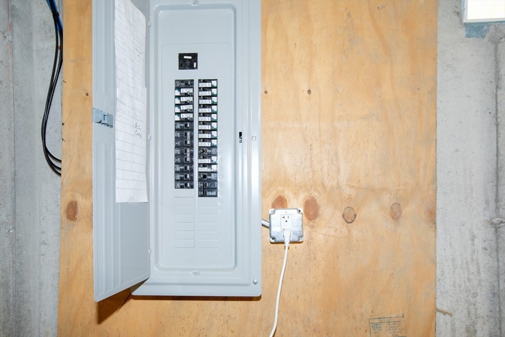 33 Rhinecliffe Road Swansea, MA 02777 - Photo 28 of 37