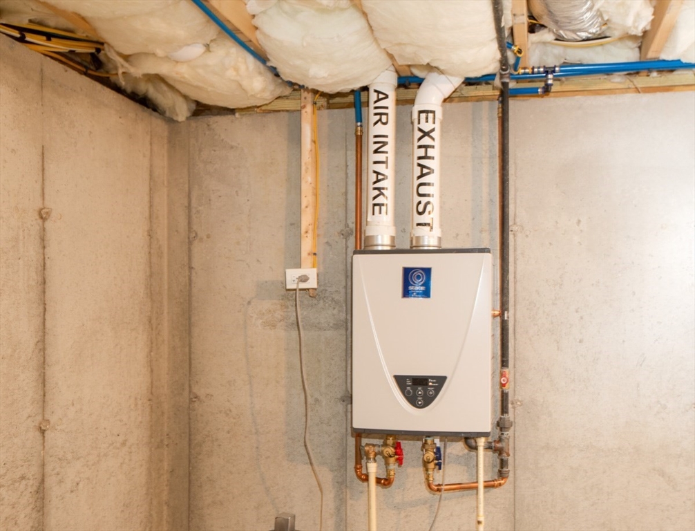 33 Rhinecliffe Road Swansea, MA 02777 - Photo 29 of 37