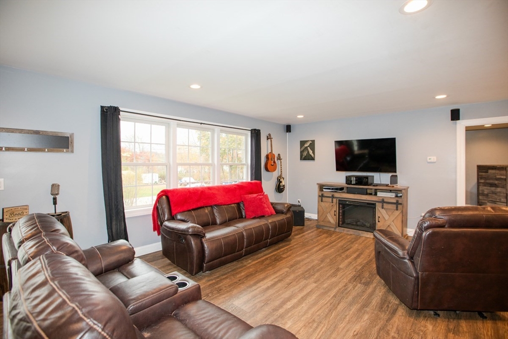 33 Rhinecliffe Road Swansea, MA 02777 - Photo 9 of 37